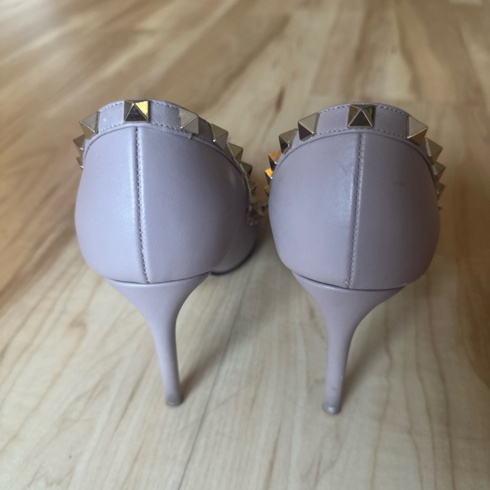 Valentino Women's Studded Heels - classic Poudre color - beautiful - Picture 6 of 7